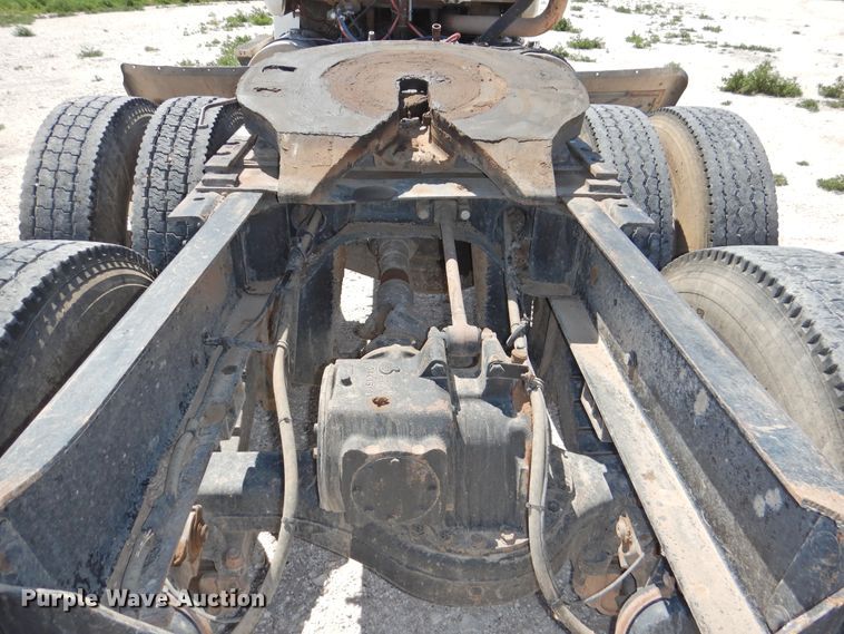 image for item GN9928 2001 Mack CH613  semi truck