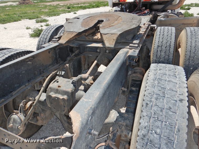 image for item GN9928 2001 Mack CH613  semi truck