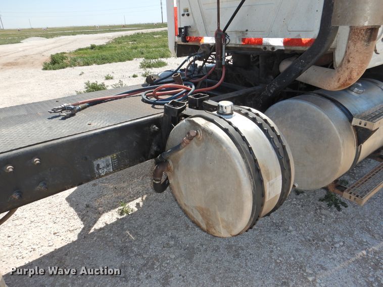 image for item GN9928 2001 Mack CH613  semi truck