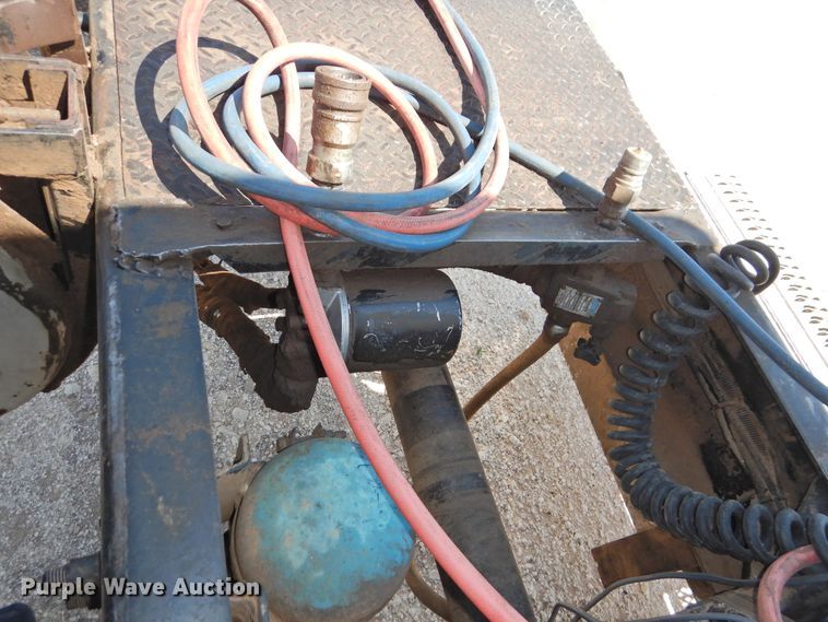 image for item GN9928 2001 Mack CH613  semi truck