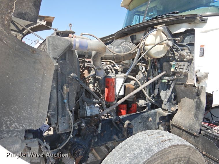 image for item GN9928 2001 Mack CH613  semi truck