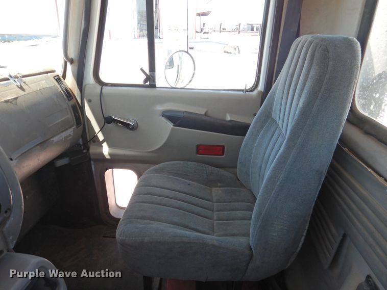 image for item GN9928 2001 Mack CH613  semi truck