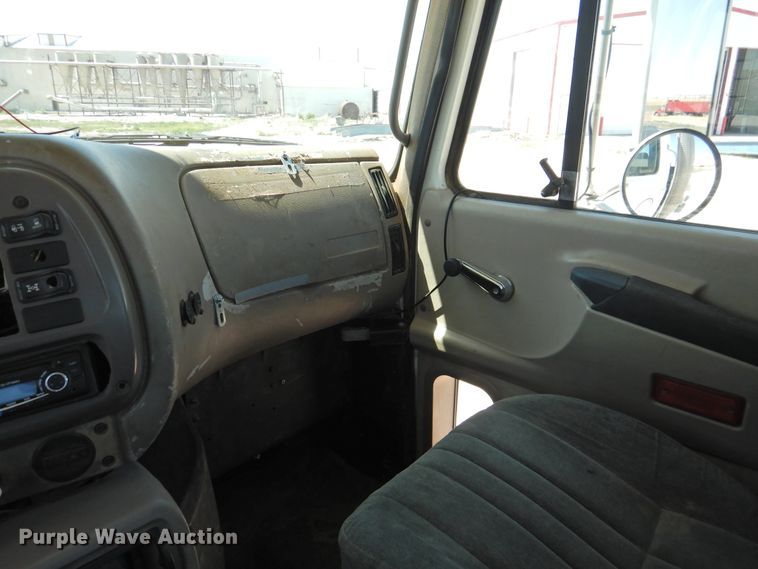 image for item GN9928 2001 Mack CH613  semi truck