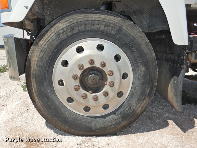 image for item GN9928 2001 Mack CH613  semi truck