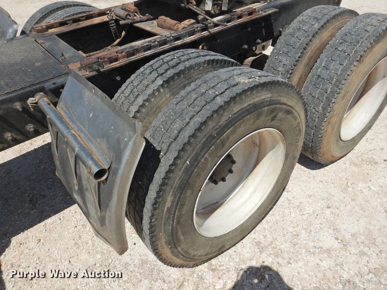 image for item GN9928 2001 Mack CH613  semi truck