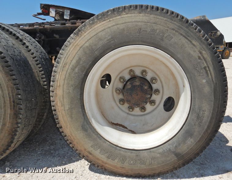 image for item GN9928 2001 Mack CH613  semi truck