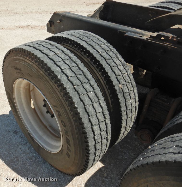 image for item GN9928 2001 Mack CH613  semi truck