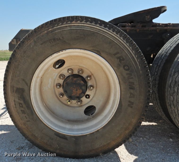 image for item GN9928 2001 Mack CH613  semi truck