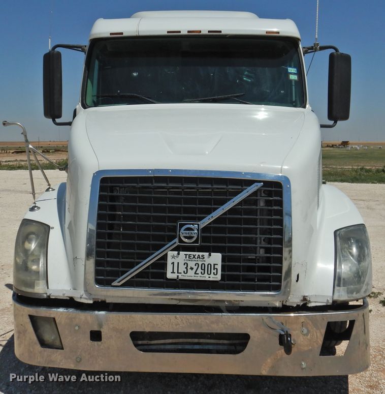 image for item GN9929 2009 Volvo VN  semi truck