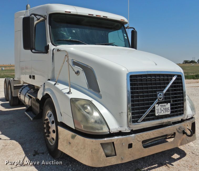 image for item GN9929 2009 Volvo VN  semi truck