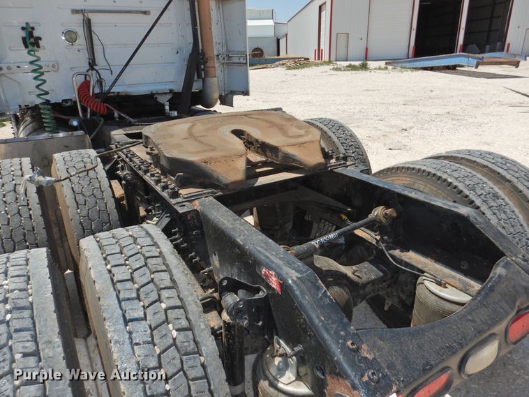 image for item GN9929 2009 Volvo VN  semi truck