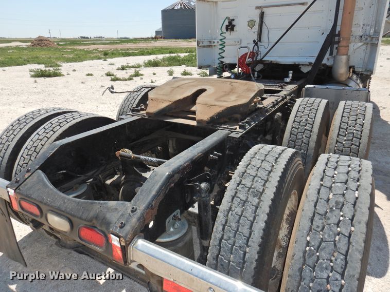 image for item GN9929 2009 Volvo VN  semi truck