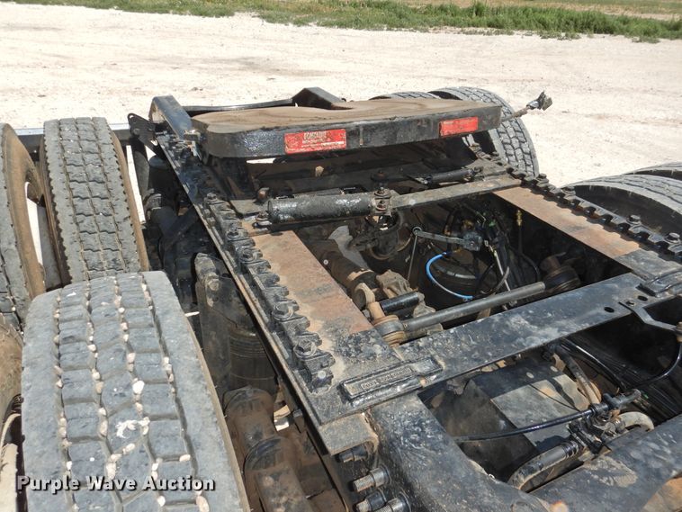 image for item GN9929 2009 Volvo VN  semi truck