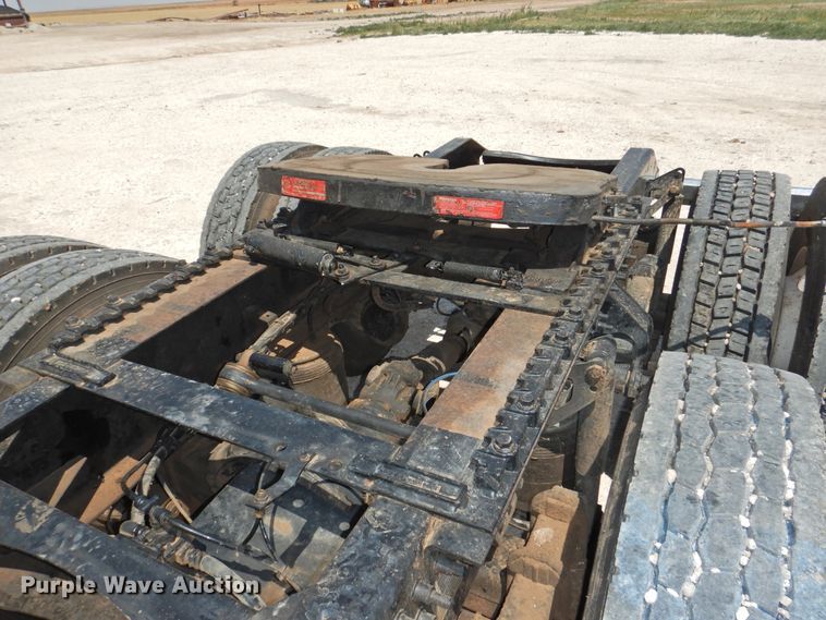 image for item GN9929 2009 Volvo VN  semi truck