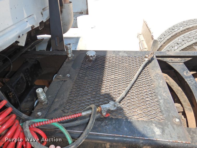 image for item GN9929 2009 Volvo VN  semi truck