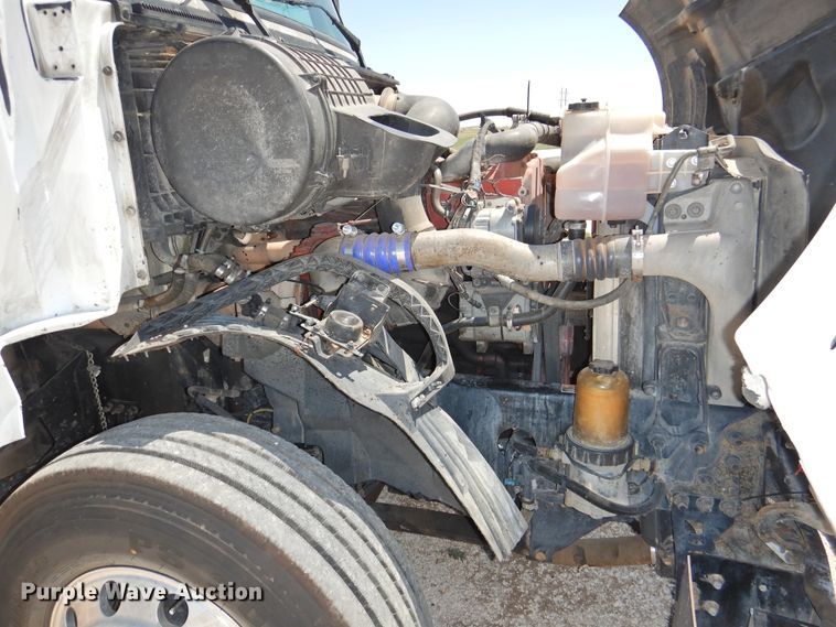 image for item GN9929 2009 Volvo VN  semi truck