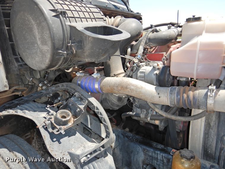 image for item GN9929 2009 Volvo VN  semi truck