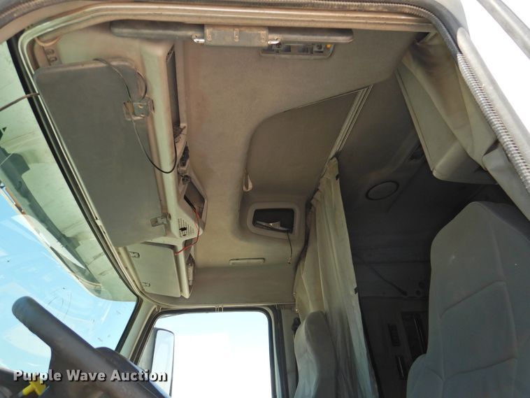 image for item GN9929 2009 Volvo VN  semi truck