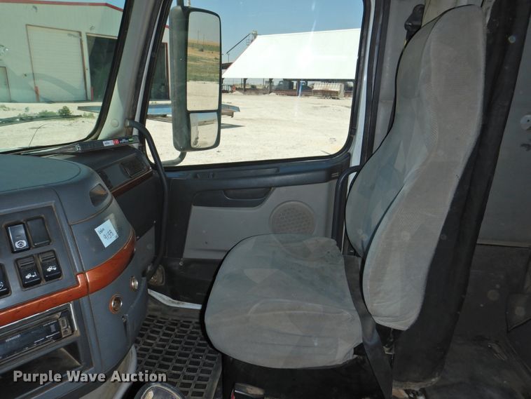 image for item GN9929 2009 Volvo VN  semi truck