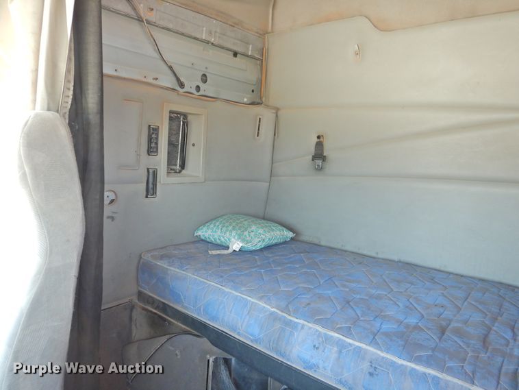 image for item GN9929 2009 Volvo VN  semi truck