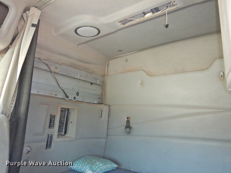 image for item GN9929 2009 Volvo VN  semi truck