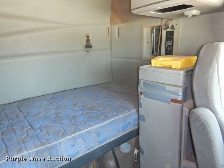 image for item GN9929 2009 Volvo VN  semi truck