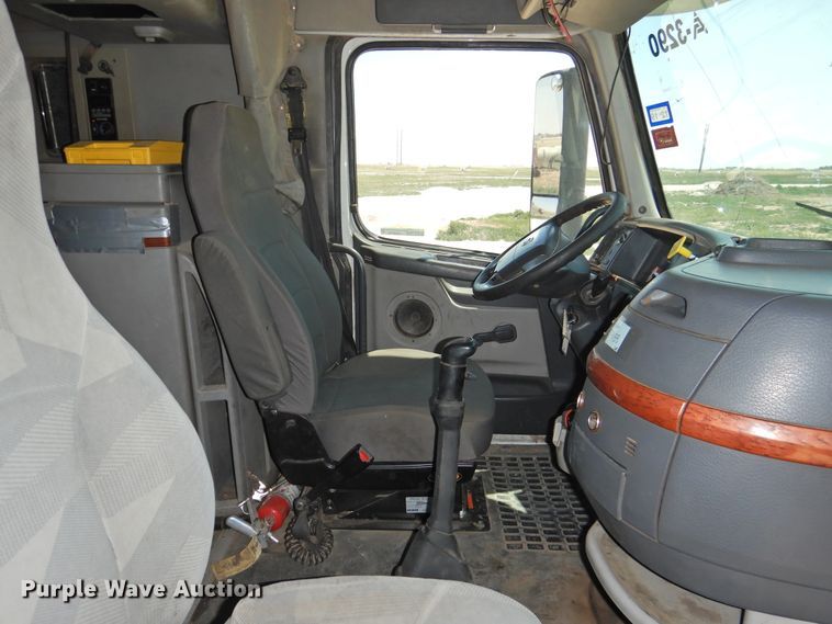 image for item GN9929 2009 Volvo VN  semi truck