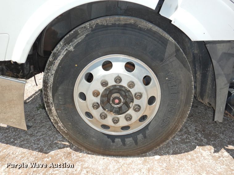 image for item GN9929 2009 Volvo VN  semi truck