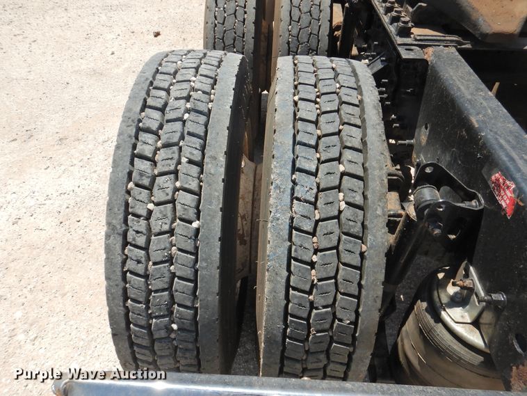 image for item GN9929 2009 Volvo VN  semi truck