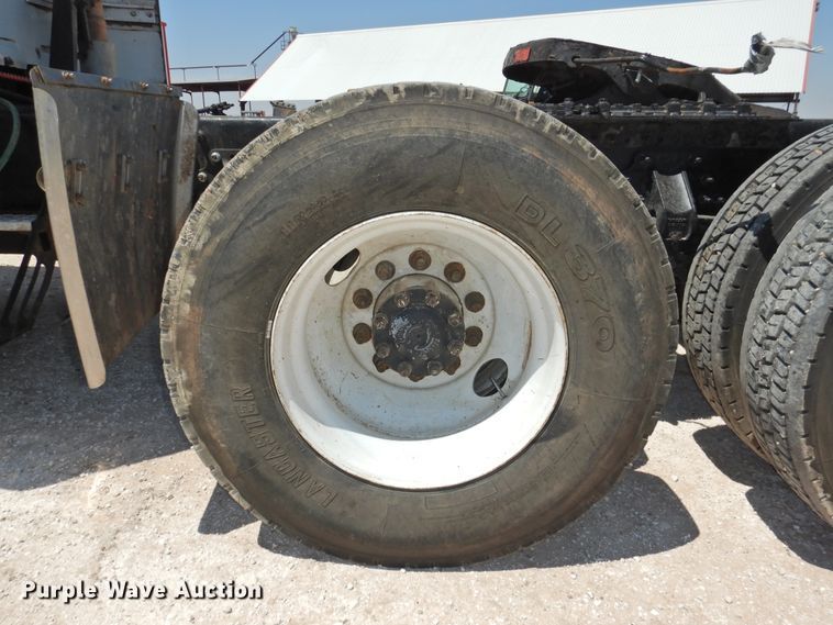 image for item GN9929 2009 Volvo VN  semi truck