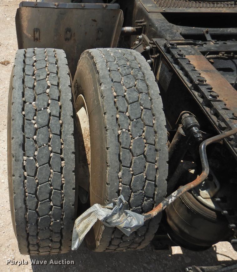 image for item GN9929 2009 Volvo VN  semi truck