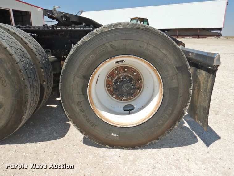 image for item GN9929 2009 Volvo VN  semi truck