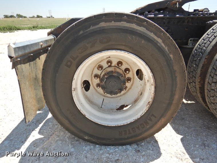 image for item GN9929 2009 Volvo VN  semi truck