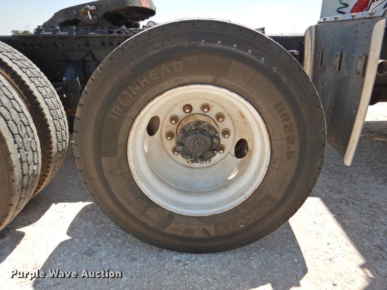 image for item GN9929 2009 Volvo VN  semi truck