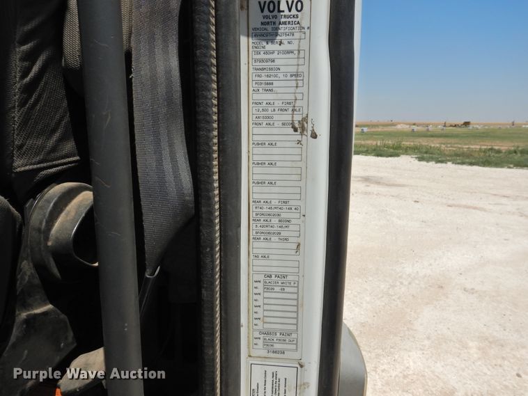 image for item GN9929 2009 Volvo VN  semi truck