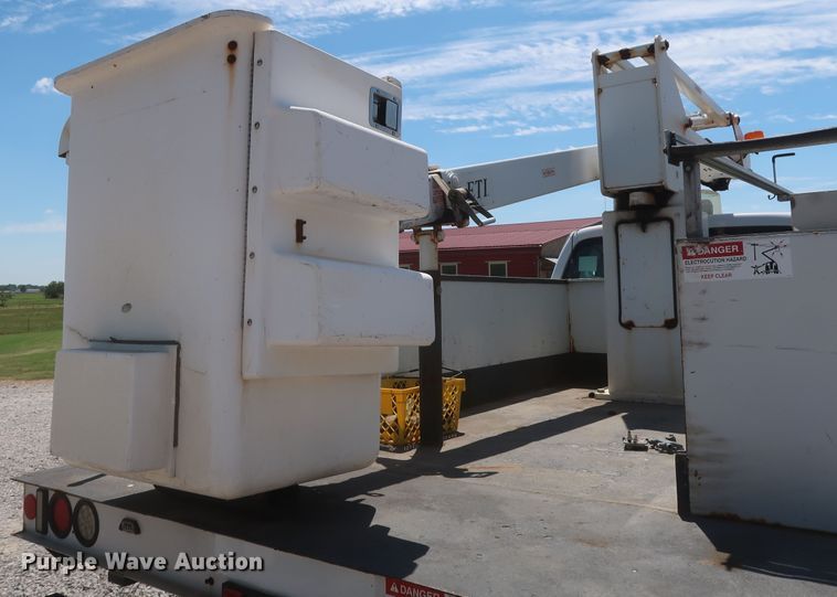 image for item GS9940 2011 Ford F450 Super Duty  bucket truck