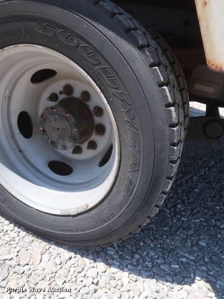 image for item GS9940 2011 Ford F450 Super Duty  bucket truck