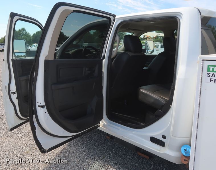 image for item GS9942 2011 Dodge Ram 4500HD  Crew Cab bucket truck