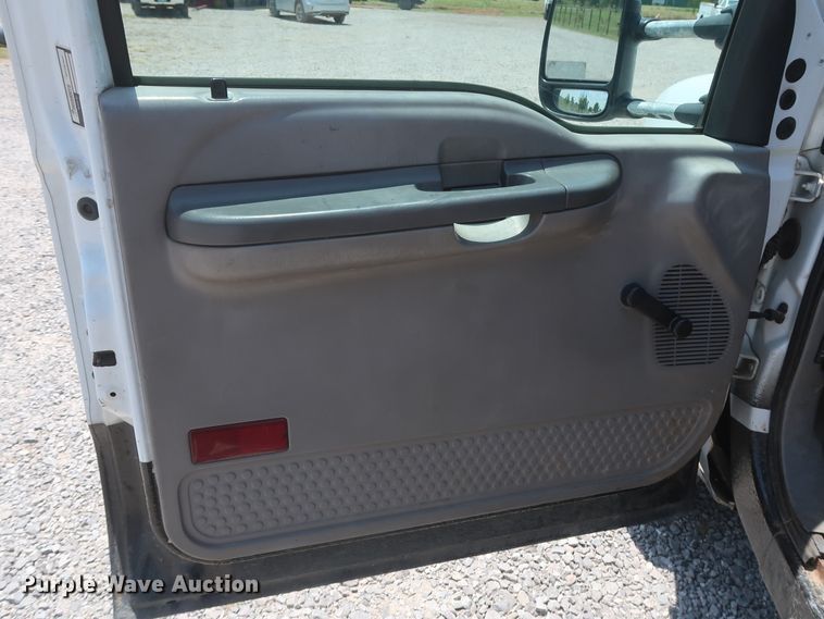 image for item GS9970 2000 Ford F450 Super Duty  bucket truck