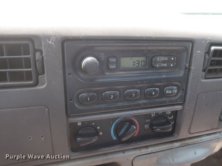 image for item GS9970 2000 Ford F450 Super Duty  bucket truck