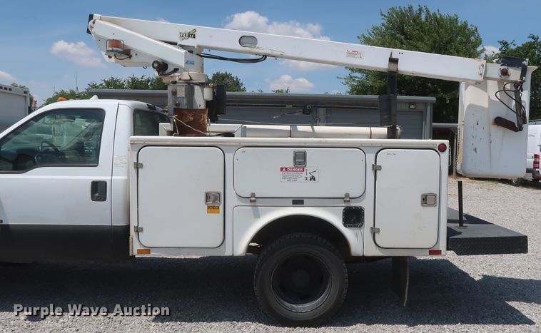 image for item GS9970 2000 Ford F450 Super Duty  bucket truck