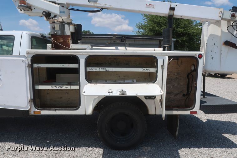 image for item GS9970 2000 Ford F450 Super Duty  bucket truck