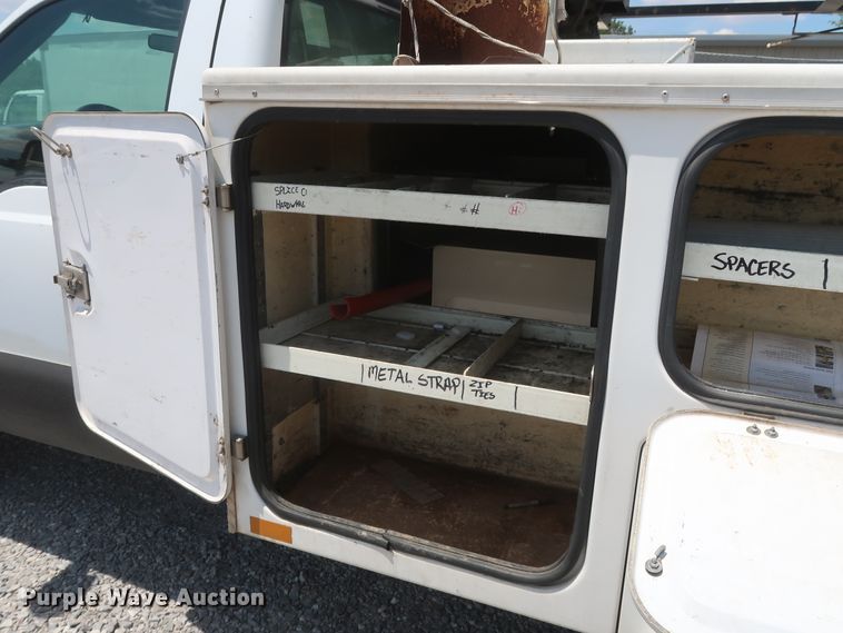 image for item GS9970 2000 Ford F450 Super Duty  bucket truck