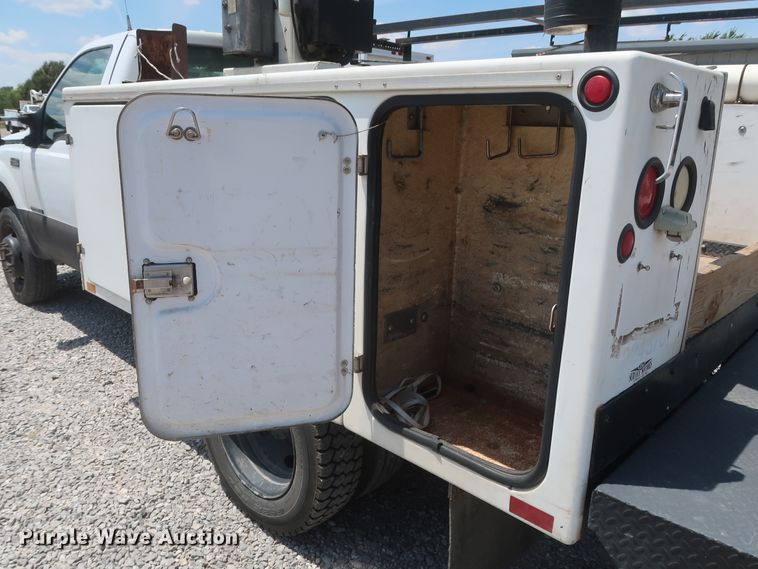 image for item GS9970 2000 Ford F450 Super Duty  bucket truck