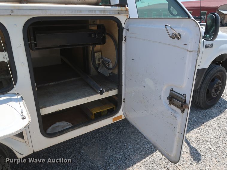 image for item GS9970 2000 Ford F450 Super Duty  bucket truck