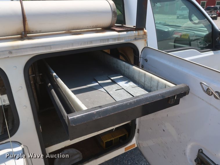 image for item GS9970 2000 Ford F450 Super Duty  bucket truck