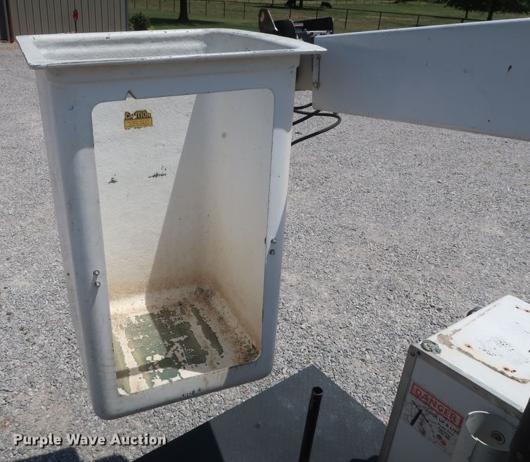 image for item GS9970 2000 Ford F450 Super Duty  bucket truck