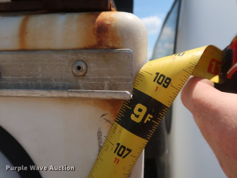 image for item GS9970 2000 Ford F450 Super Duty  bucket truck