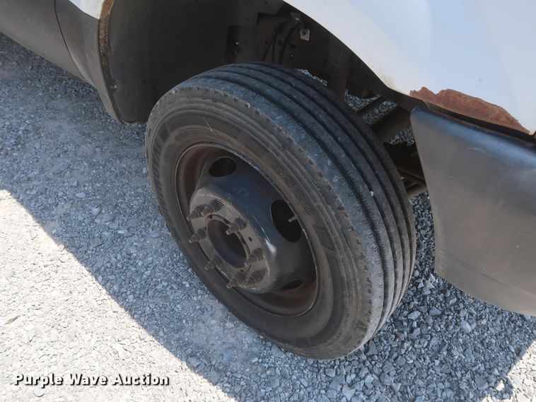 image for item GS9970 2000 Ford F450 Super Duty  bucket truck