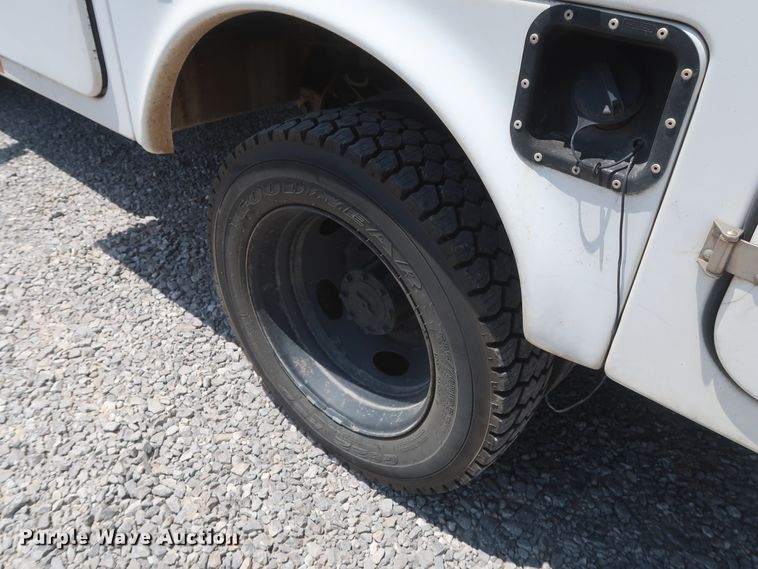 image for item GS9970 2000 Ford F450 Super Duty  bucket truck